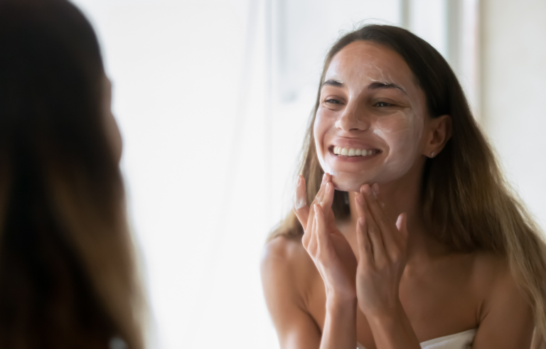 Découvrez le secret d'une peau saine et éclatante grâce à la magie de l'Aloe Scrub Forever !