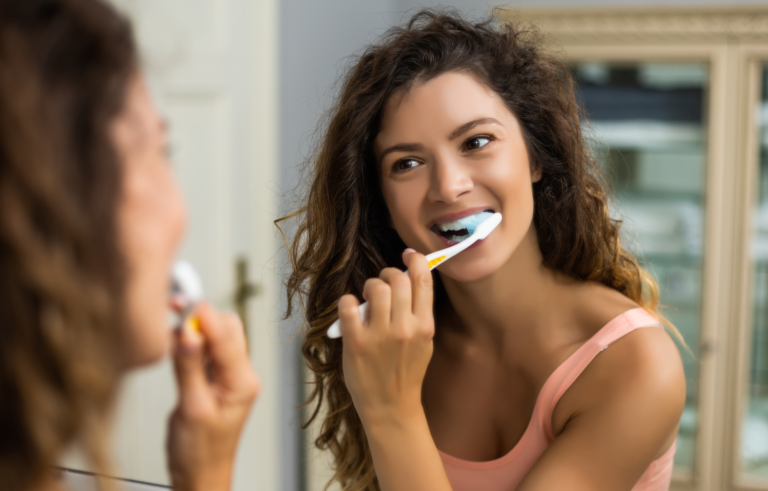 Dentifrice doux, nettoyants en douceur grâce à un complexe enzymatique. Sans agents blanchissants ni abrasifs. Pour un sourire radieux.